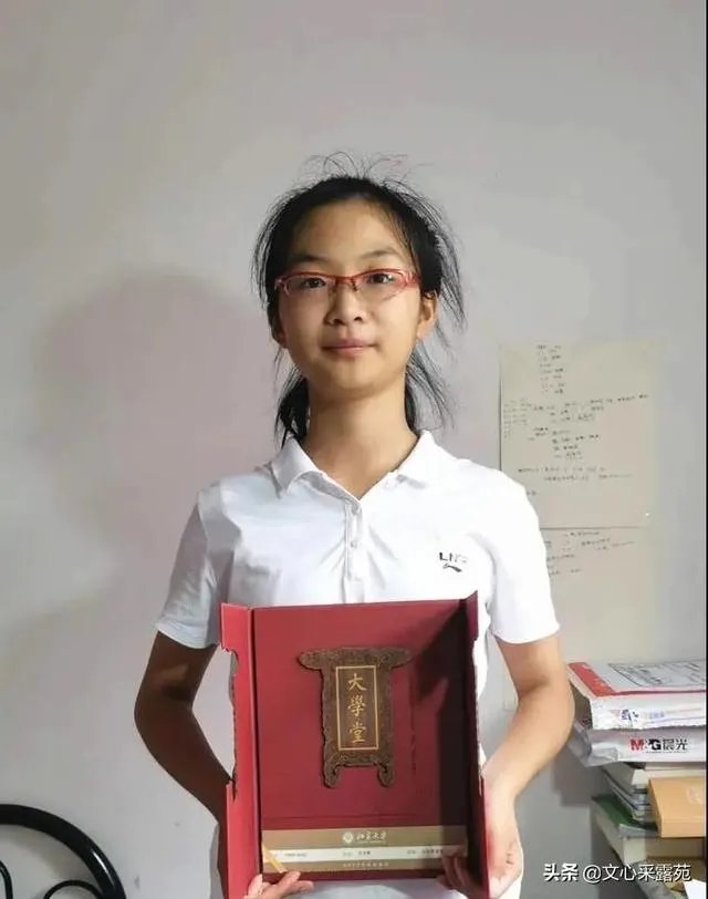 湖南05后女生696分考入北大成最小学妹，你怎么看？