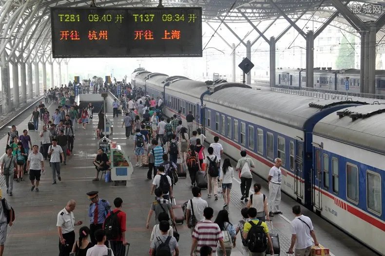 旅客遭航班甩客 公司建议改签或退票并给予补偿遭拒绝