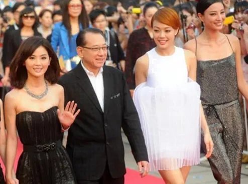 网传杨受成打容祖儿 杨受成不满容祖儿高调之举