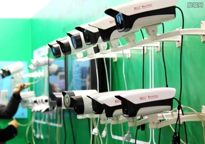 以爱之名装摄像头 父亲监控女儿导致父女俩矛盾爆发