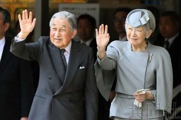 安倍晋三很有自己的一套手段,他为何不直接废除天皇呢?