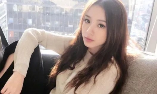 二珂7.28露馒头是什么情况：网红周二珂资料简介图片