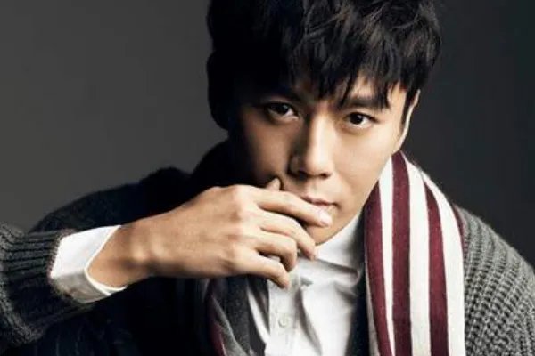 网上屡传家境是富二代的秦昊,他的真实家庭背景到底如何?