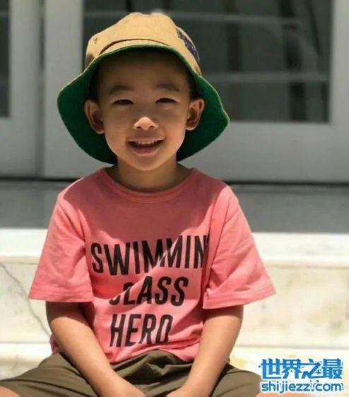 陈小春儿子正面照曝光，可爱帅气的Jasper吸粉无数 