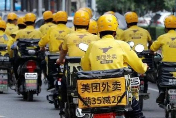 因出餐慢，外卖员崩溃砸店，送餐时长是否该扣除出餐时间？