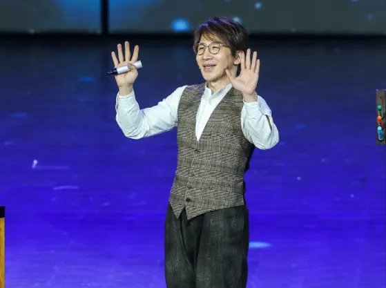 当年火爆全国，却突然消失的刘谦，现在怎么样了？