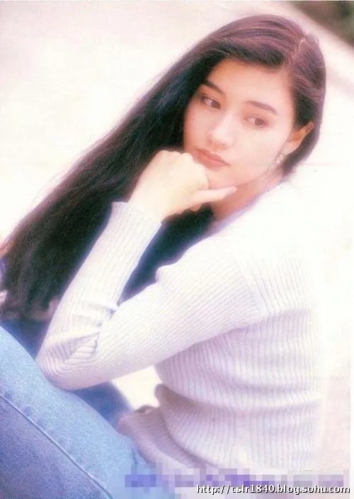 李嘉欣当年酒店门事件照片 李嘉欣年轻时最美图片简直惊为天人