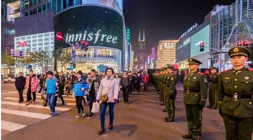 上海外滩跨年发生了什么事？