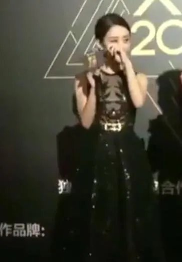 为什么赵丽颖会冻到流泪？