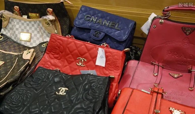 江南皮革厂16年 倒闭后原价数百元的包被员工贱卖？