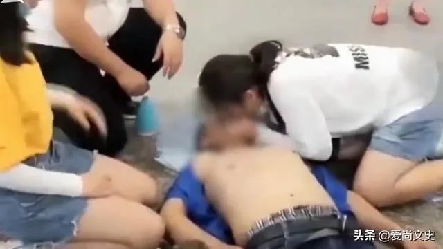 医学生救人无效遭恶评后,学校将授她们特别奖。你如何看此事?