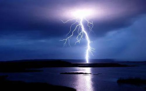 新人刚说完誓词闪电就劈下来,这是怎样的一场“惊吓”?