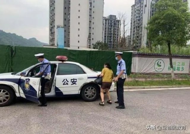 母亲把女儿送错考点