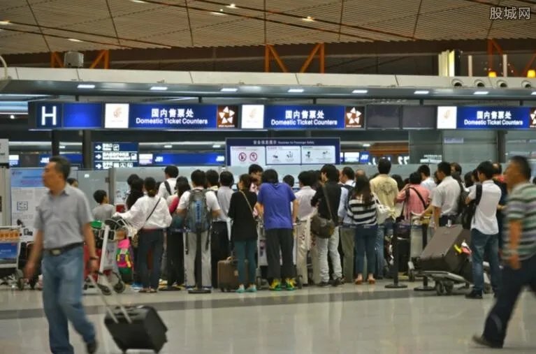 粉丝机场追星致航班延误？ 若出格或被列入黑名单