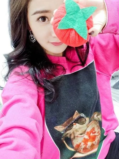 如何评价杨幂的红发造型？