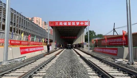 京张高铁轨道贯通是从哪到哪？为什么要修建京张高铁？