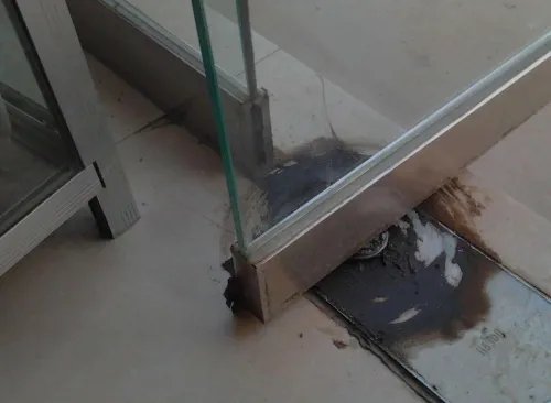 地弹簧门维修方法是什么