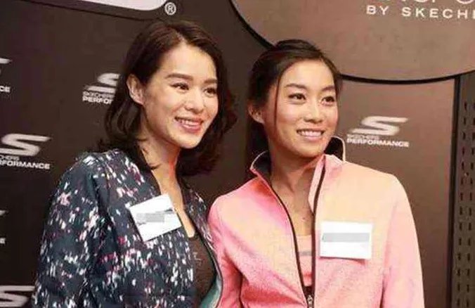 胡杏儿挺大肚工作不会因为老公的家世放弃自己的事业？