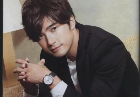 贺军翔妻子提前两周剖腹产,其原因是什么?