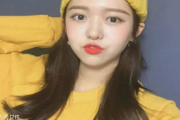 女生卷发发型图片 学生长卷发发型图片