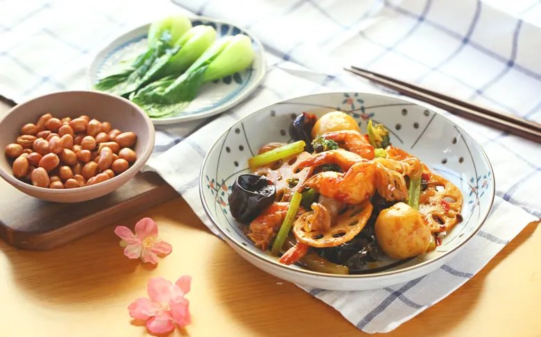 做麻辣香锅生意怎么样？麻辣香锅加盟费用大概多少钱？