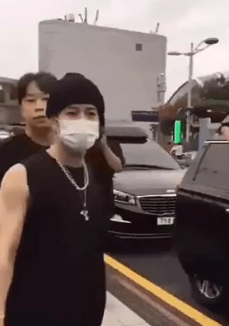 王嘉尔疑质问私生是怎么回事 王嘉尔质问私生说了什么