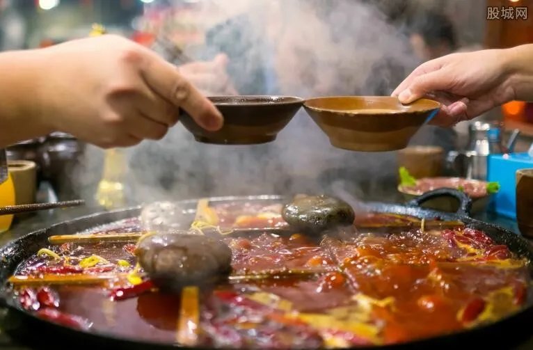 网红火锅店自查 因口水油给顾客吃等品质问题关停