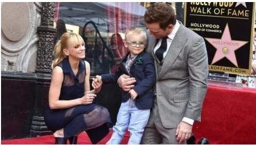 克里斯申请离婚理由是什么？