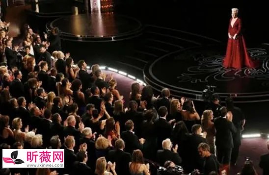 演员不露脸不能入围金球奖 具体详情是什么情况？