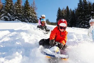 瑞士滑雪胜地雪崩造成了什么严重后果?
