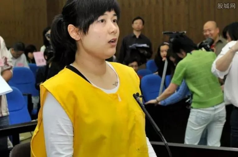 吴英减刑案宣判 亿万富豪做了什么事要遭牢狱之灾呢？