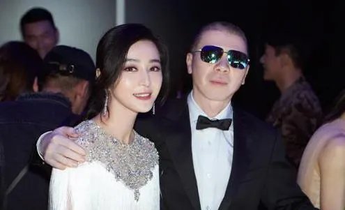 范冰冰冯小刚聚餐被拍，就餐后双方各自低调离开