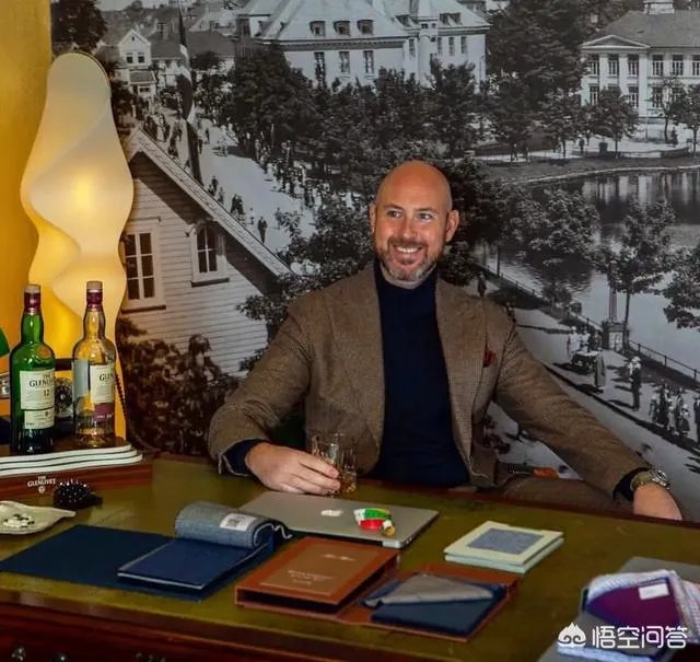 毛呢修身小西装怎样搭配？