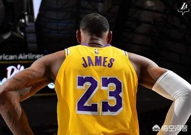 湖人10连胜被终结之后,东契奇主动走向湖人替补席,老詹却转身就走,你怎么看?