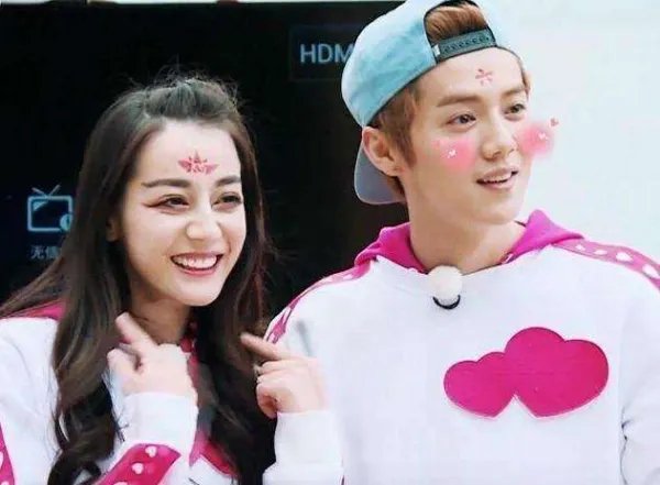 鹿晗是如何向迪丽热巴求婚的?