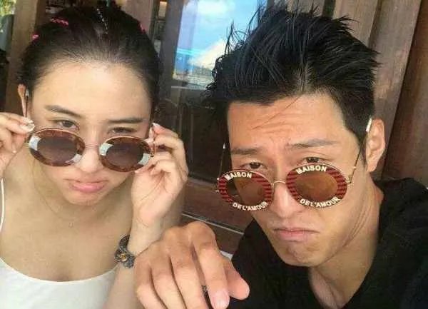 何超莲晒窦骁健身照，他们两个人是怎么相识并相爱的？