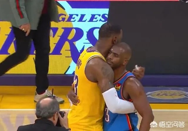 湖人10连胜被终结之后,东契奇主动走向湖人替补席,老詹却转身就走,你怎么看?