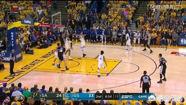 库里三分命中总数升至历史第三,排在库里面前的两位球员是谁?还有多大的距离?