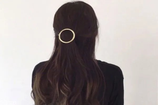 女生卷发发型图片 学生长卷发发型图片