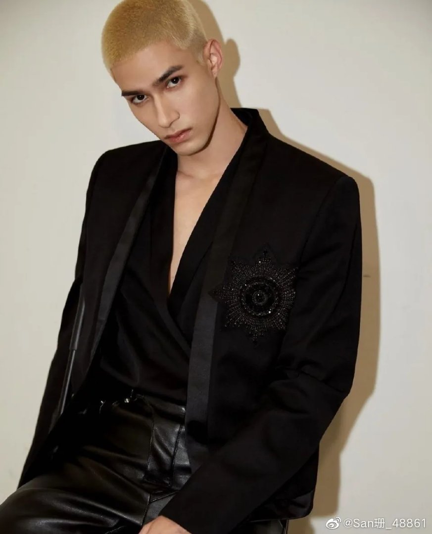 米卡被怀疑恋爱，被怀疑的恋爱对象是谁？