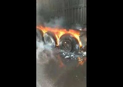 高速驶来火轮车,高速上发生事故后该怎么办?