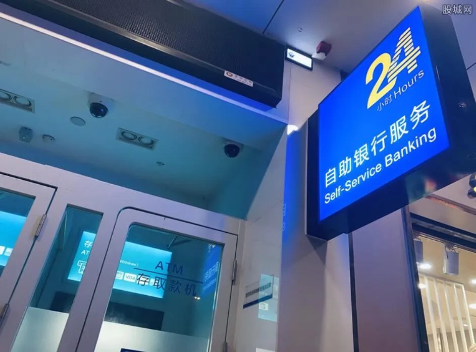 银行回应高温天拒绝市民入内排队 因疫情防控限流