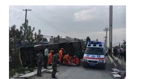 四川什邡客车侧翻有什么损失？