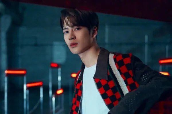 王嘉尔墨尔本演唱会踩空摔下舞台，浙江卫视还有哪些演出事故？