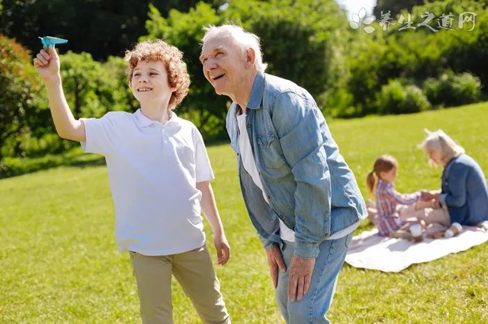 人工呼吸每分钟吹气多少次