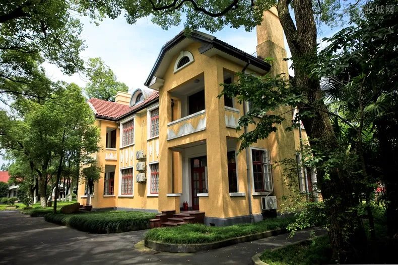 4600万买的别墅院外就是坟头 买方起诉要求解约