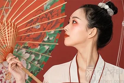 2021年12月5日五行穿衣每日分享，今日穿什么颜色最旺运？