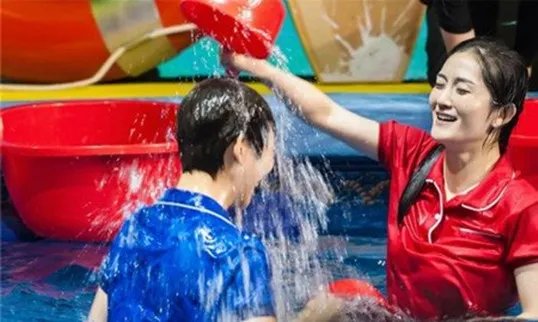 快乐大本营偶像来了录制现场 黑衣人放水谢娜惨遭叛变