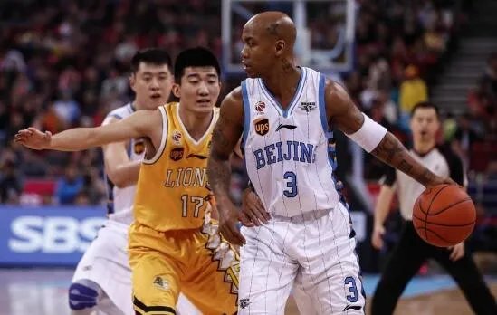 斯蒂芬马布里为什么叫马政委?接受社会主义的洗礼