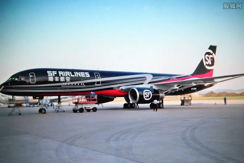 顺丰老板娘照片引关注 王卫的老婆是邓丽贞